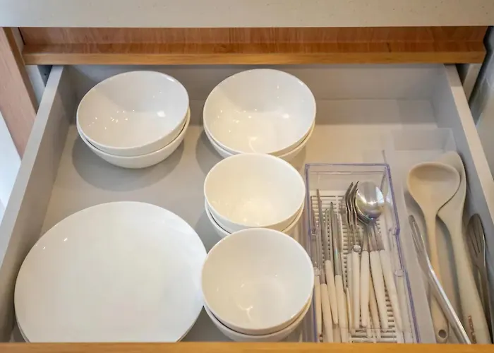 아파트 홍대입구역 5분, 홍대 중심가, 최대7인, 짐보관, 호텔식 침구,세탁건조기, 홍대