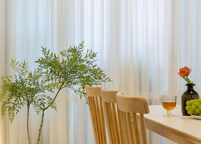 홍대입구역 5분, 홍대 중심가, 최대7인, 짐보관, 호텔식 침구,세탁건조기, 홍대