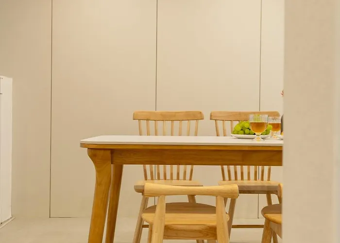 홍대입구역 5분, 홍대 중심가, 최대7인, 짐보관, 호텔식 침구,세탁건조기, 홍대 아파트 서울특별시